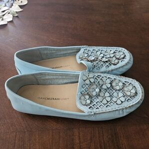 Isaac Mizrahi Light Blue Floral Cutout Loafers Witg Metallic Design Size 8